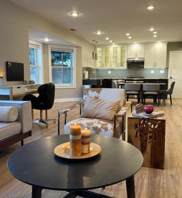 Englewood Casa | Entire Private Garden-Level Retreat
