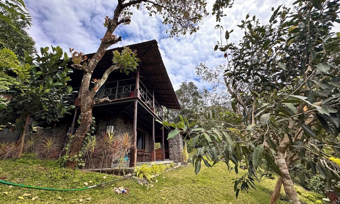 Udumbanchola Cabaña | Entire Property:1BHK Cottage with Attic,Kitchen & Sunset View Deck |Near Munnar