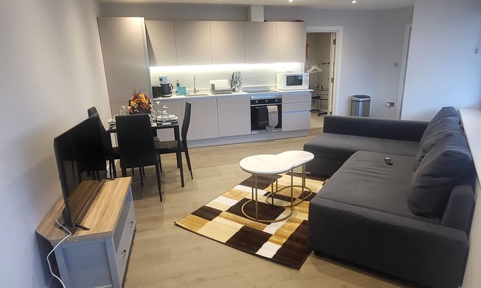 Reigate Apartamento | Entire Reigate Apartment hosted by Pius