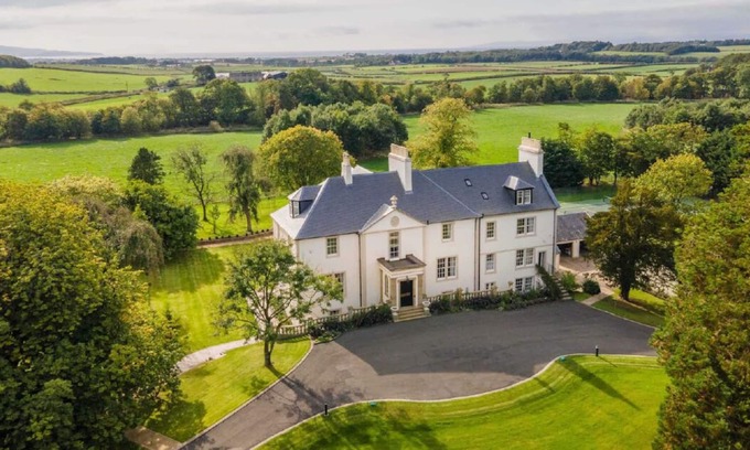 Kilmarnock Apartamento | Entire self-contained ground floor of historic Georgian mansion near Troon
