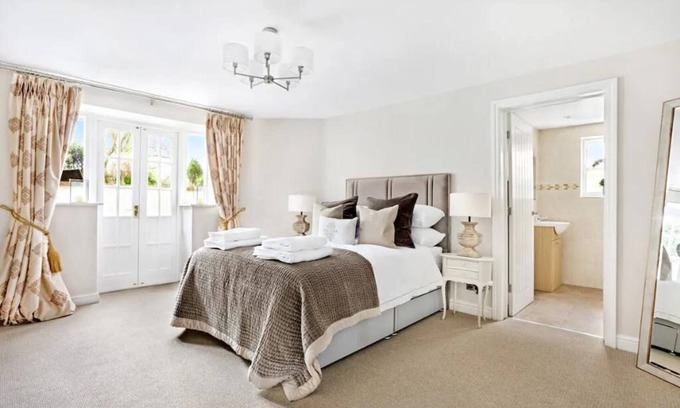 Harrogate City Centre Casa | Entire spacious apartment - central Harrogate