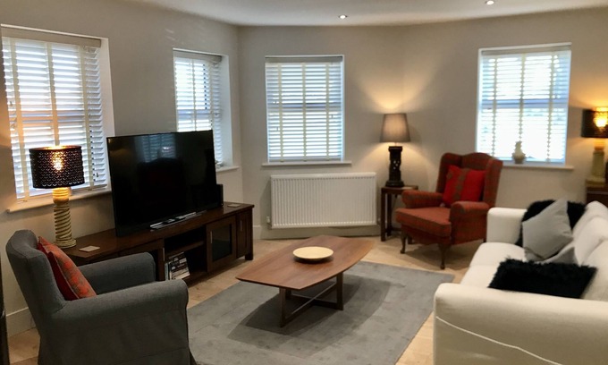 Wisbech Apartamento | Entire Stylish Garden Apartment 2 double ensuite bedrooms sleeps 4 Pet friendly