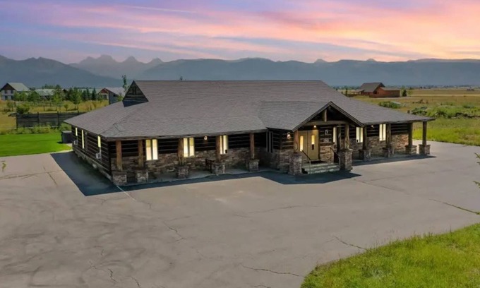 Leigh Creek Estates Cabina | Entire Teton Crest Lodge Sleeps 30