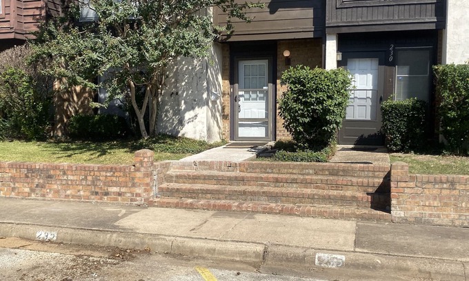 Lancaster Casa | Entire Town Home