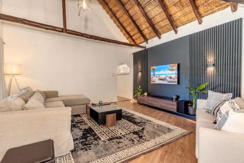 Greater Johannesburg Metropolitan Area Casa | Entire Villa in Bryanston