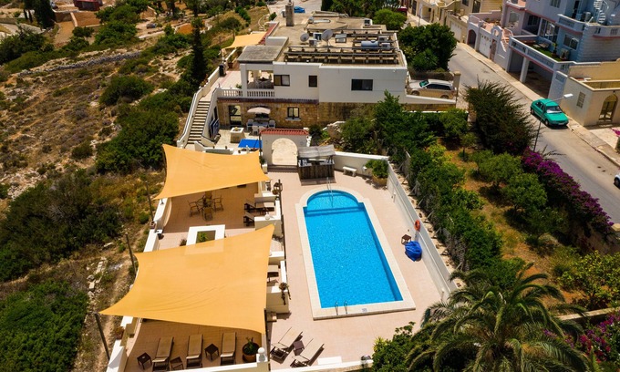 Mellieħa Heights Villa | D Ver 4 You Villa!