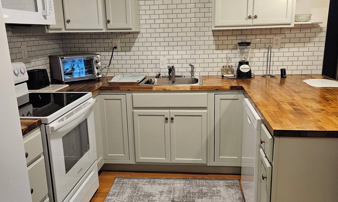 Oak Ridge Casa | Entire walk-out basement/apartment, in a home with a private entrance