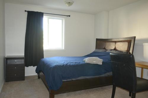 Northwest Calgary Apartamento | Entire Walkout Suite with Bathroom, Full Kitchen and Living Room near Banff