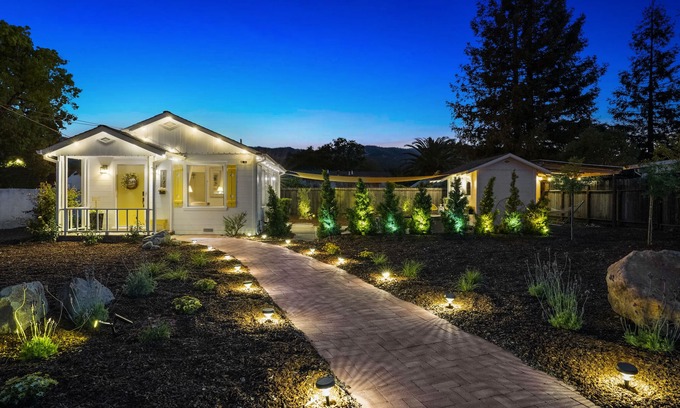 St. Helena Casa | Entire Wine Country Compound with Separate Office — all to yourself!