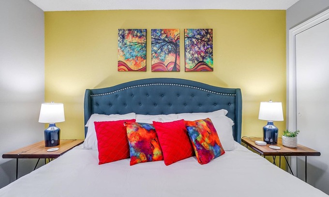 South Arlington Apartamento | EntirePlace ✶Fast Wifi✶Washer Dryer✶ 4K TV✶Pets Allowed #636
