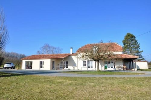 La Celle-sous-Gouzon Casa | Entre Lot et Dordogne maison 10 personnes avec piscine
