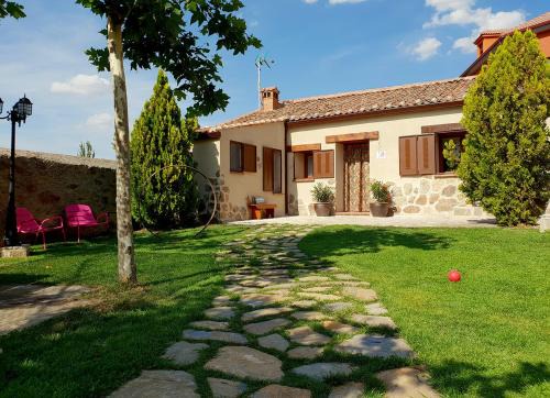 Revenga Casa | Entreacebedas rural&vacaciones, alojamientos con jardín PRIVADO Piscina a un minuto