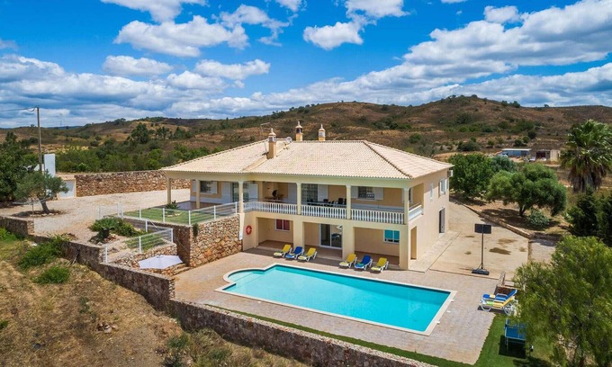 Silves Casa | Entrecolinas is the perfect country house for those looking for fresh air, it is located in the coun