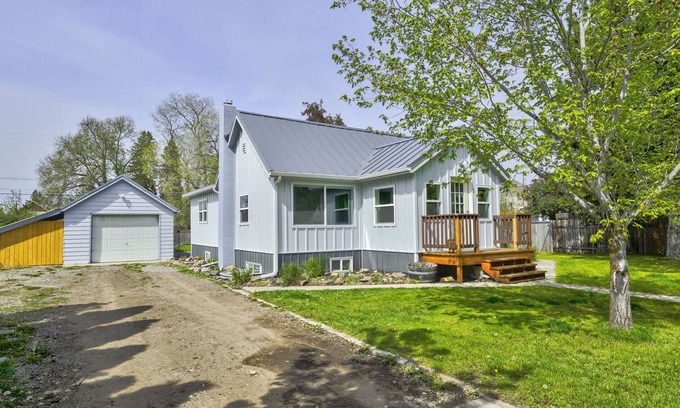 Franklin to the Fort Casa | EnvironmentalChalet, Heart of Missoula;Chefs Kitchen! FencedYrdBrooklinenSheets!
