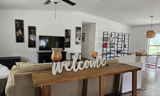 Branford Casa | Enzo's Retreat. 6 minutes to Ichetucknee Springs! Family friendly