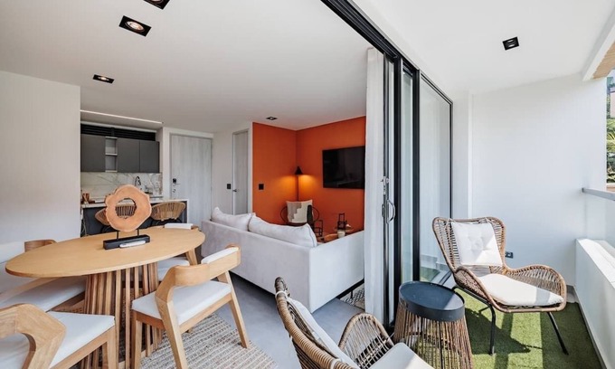 Castropol Apartamento | |EP| Spacious Apt W/Gym, Balcony, AC, Dryer