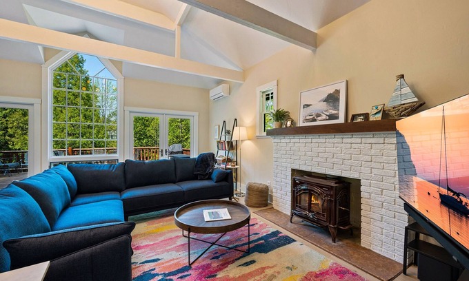 Ephraim Casa | Book August 11 today! Large Private Yard | Walk to Sunsets & Fish Boils