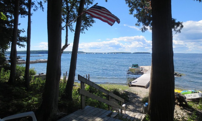 Ephraim Cabaña | Ephraim Waterfront Cottage con un muelle privado en Green Bay