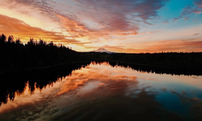 Maple Heights-Lake Desire Casa | Lakefront | Mt. View | Hot Tub| King Bed| Fire Pit