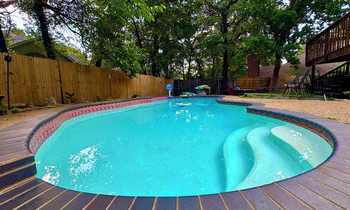 Ederville Casa | Epic Location Cool Pool, 6Flags, Rangers, Cowboys