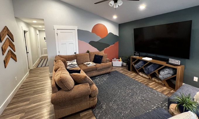 Sevierville Cabaña | Epic Mountain Retreat – Game Room, Fire Pit, Pool