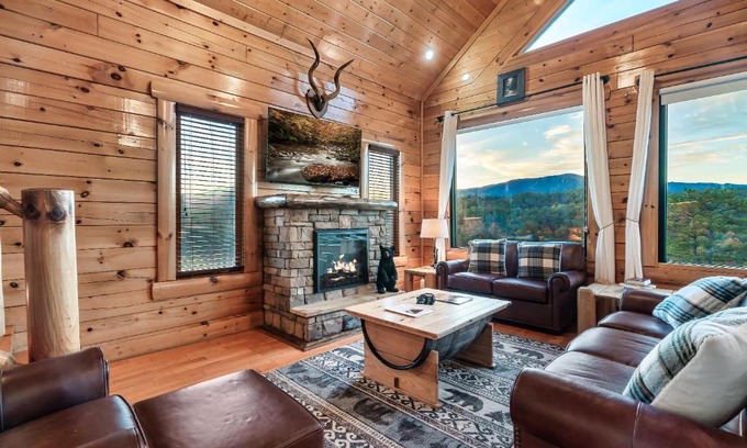 Gatlinburg - Pigeon Forge Casa | Epic Mountain Views, Hot Tub, Game Room, Sleeps 10