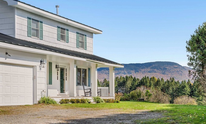 Morristown Casa | EPIC Views! Idlewild House 4 BR w Office - Ski Sled Snowshoe 10 min to Stowe