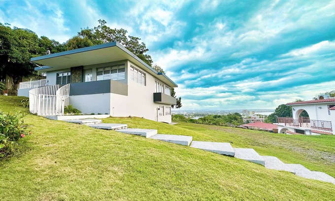 Miradero Casa | EpicView Casita - King Bed & Queen Bed - AC - High Speed WiFi - 65" Smart TV