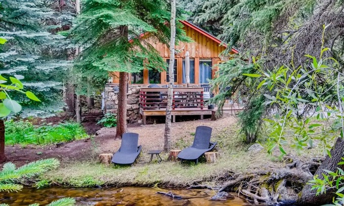 Idaho Springs Cabina | Epiphany Pines Waterfront Work & Play Cabin