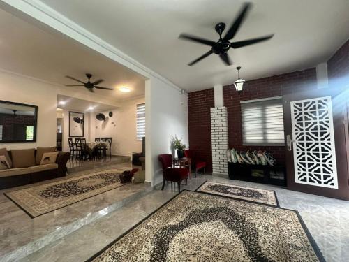 Semenyih Casa | Eqa's Homestay Perfect for Muslim family vacation
