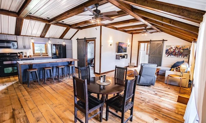 Epworth Cabina | Equestrian Escape Sum