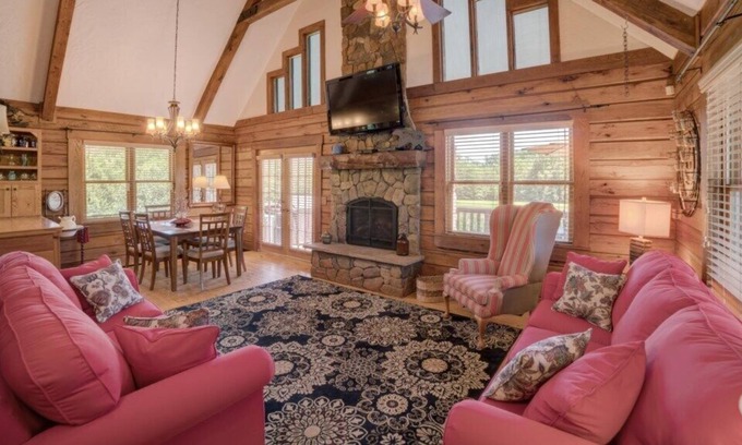 Rutherfordton Cabina | Equestrian Log Cabin. Beautiful interior and pet friendly!