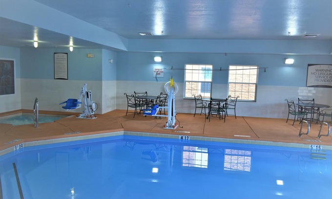 Northeast Heights Condominio | Equipped King Suite | Free Daily Breakfast, Pool