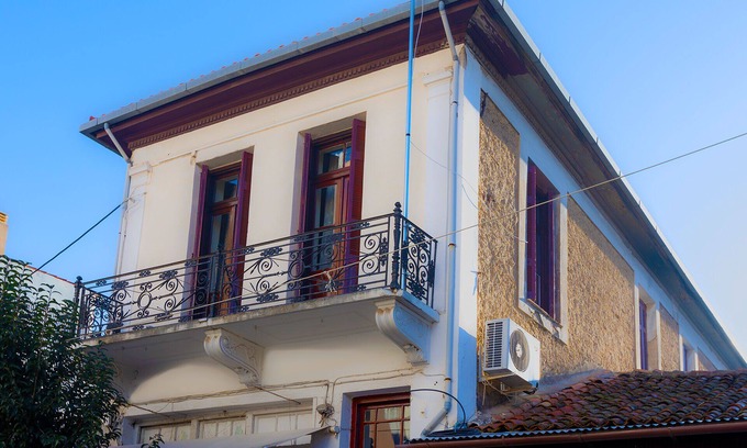 Tripoli Apartamento | Era of Elegance: 1928 Classic Dwelling