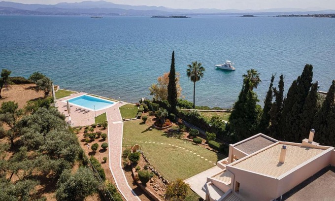 Eretria Apartamento | Eretria Luxurious Seafront Villa