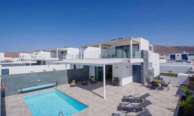 Puerto Calero Casa | Ereza Villas Salitre