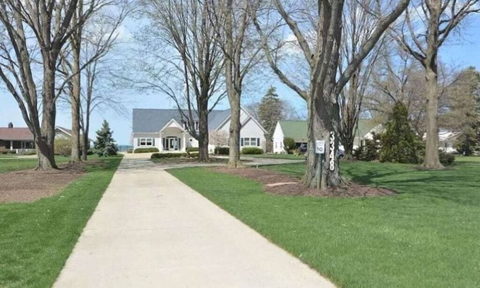 Lorain Casa | Erie Escape - Lakefront Lake Erie w/ Pool