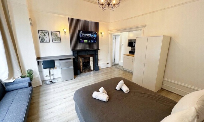 Waddon Casa | Erin Court Mansions - Suite 10