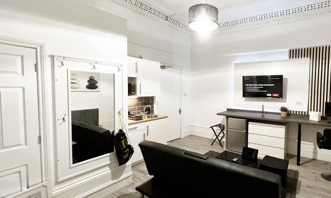 Waddon Apartamento | Erin Court Mansion -Suite 11