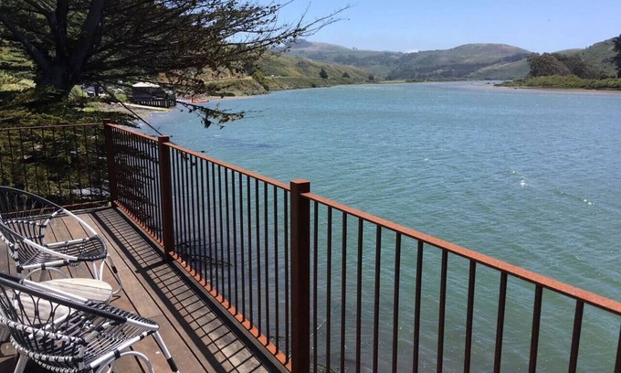Jenner Casa | 'Erinleigh By The Sea' Waterfront