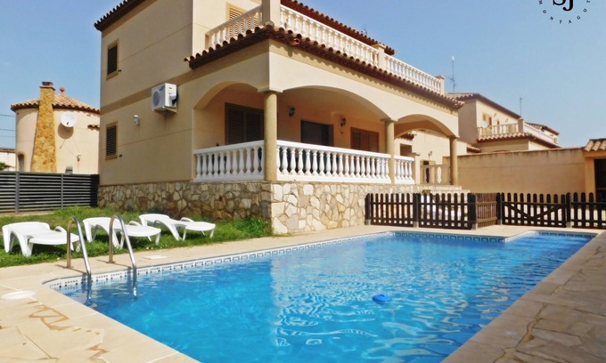 Les Tres Cales Chalet De Esquí | Agradable villa con piscina (A)