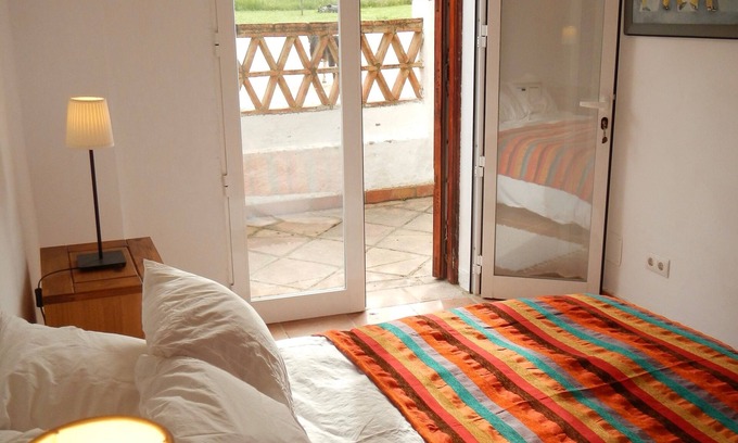 Benalauría Apartamento | Hermosa habitación con baño, espaciosa, fresca y cómoda.