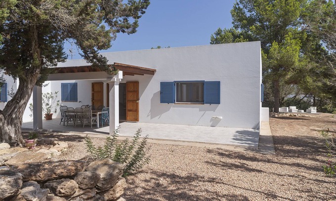 Es Cap de Barbaria Casa | ES LLIRI BLANC - Maravillosa casa con vistas al campo y WiFi gratis.