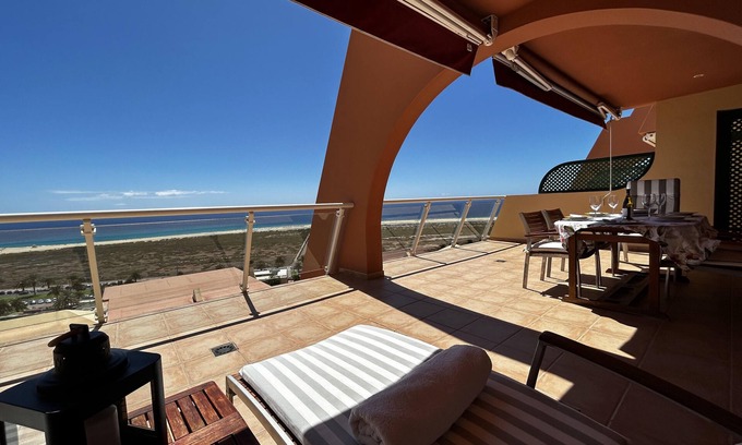 Solana del Matorral Apartamento | Amplia terraza, vistas a la playa, soleado, Wifi gratis, amplio y confortable