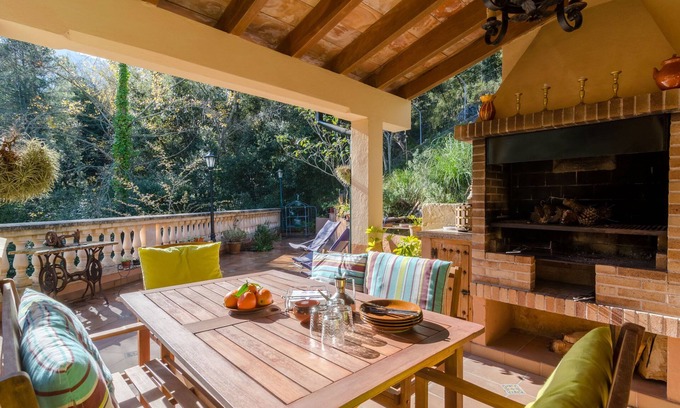 Lluc Casa | ES VINT I NOU - Bonita casa con gran terraza en las montañas.
