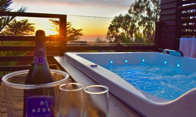 Pichilemu Casa | - ESCAPADA DE LUJO PARA DOS - Casa Boutique Privada - Vistas al Océano - Parrilla y Fogón en Quincho Privado - Insumos desayuno - Tu estadía incluye GRATIS 1 Sesión de Hidromasaje & Cromoterapia bajo las estrellas en Jacuzzi Privado