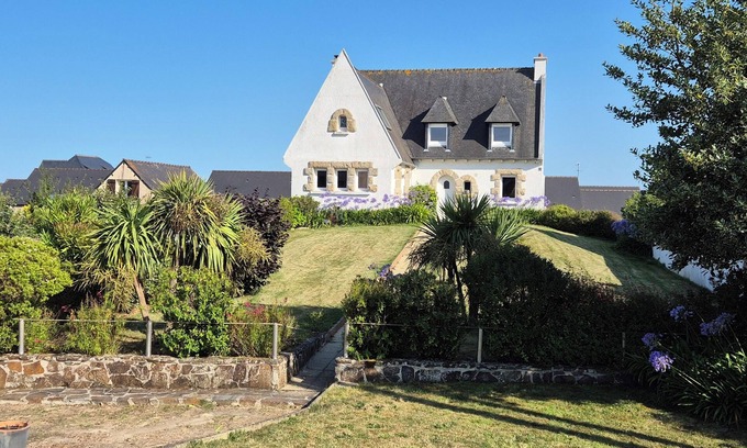 Binic Casa | Escapade Bretonne - Binic, beaches and old port. Large garden, high-speed wifi.
