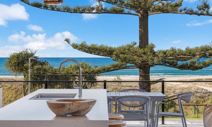 Bilinga Apartamento | Escape 202 - Beachfront Luxury in Bilinga - Linen Provided - Min. 3 Night Stays