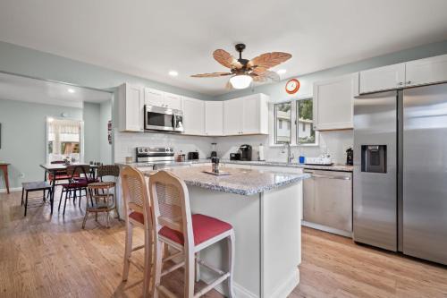 Deep Hole Casa | Escape at Deep Hole Hideaway - Pet friendly duplex!