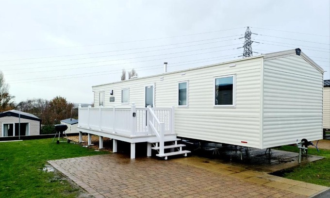 Hamworthy Otro | Escape City Caravan